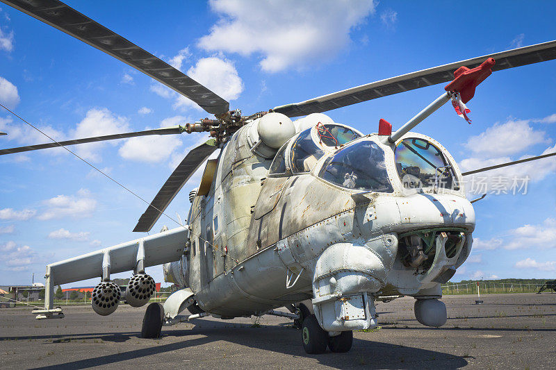 军用直升机米格- 24